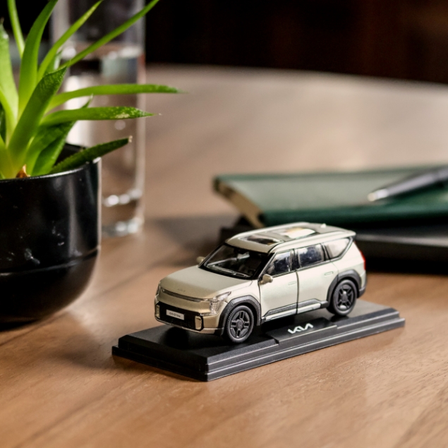 Zeige Details für Modellauto Kia EV9 Ivory Bild von Modellauto Kia EV9 Ivory